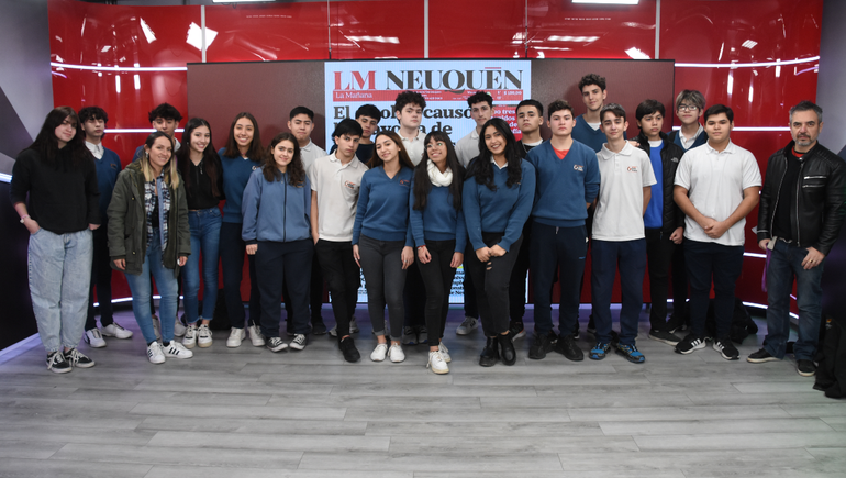 Estudiantes del colegio Pablo Bessón visitaron la redacción de LMN