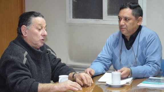 El propietario Oscar Tesoniero dialogó con el funcionario Eduardo Romero.