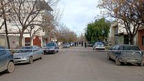 La mujer con la que residía en un edificio de departamentos ubicado en la calle Río Santiago resultó herida y fue trasladada al Hospital Pedro Moguillansky de la localidad. La mujer con la que residía en un edificio de departamentos ubicado en la calle Río Santiago resultó herida y fue trasladada al Hospital Pedro Moguillansky de la localidad.