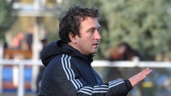 Mariano Santos es uno de los entrenadores de Alto Valle.