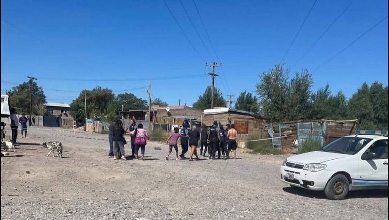 Acusaron a tres vecinos de Allen por la muerte de un hombre en un confuso episoio.