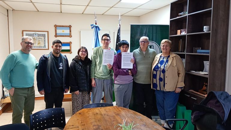 Brian y Facundo, integrantes de la Asociación Patagónica Síndrome de Down comenzarán a realizar tareas en dos áreas de la Instituto Universitario Patagónico de las Arte (IUPA). Brian y Facundo, integrantes de la Asociación Patagónica Síndrome de Down comenzarán a realizar tareas en dos áreas de la Instituto Universitario Patagónico de las Arte (IUPA).