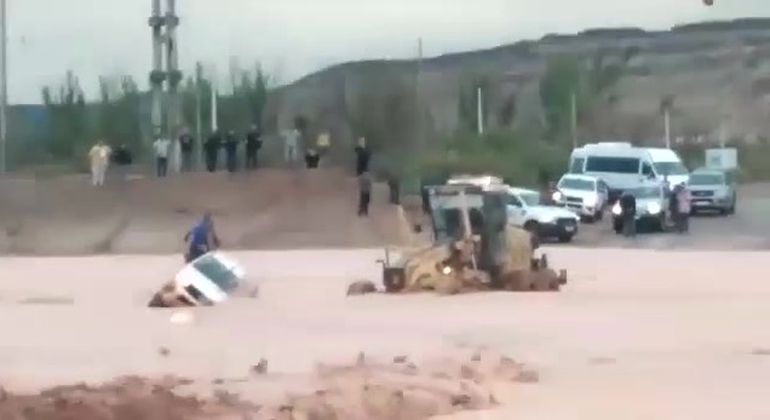 Impactante: la tormenta arrasó en Rincón y se llevó una camioneta con sus ocupantes