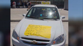 otro salvaje robo a un taxista: se tiro al canal para que no lo maten