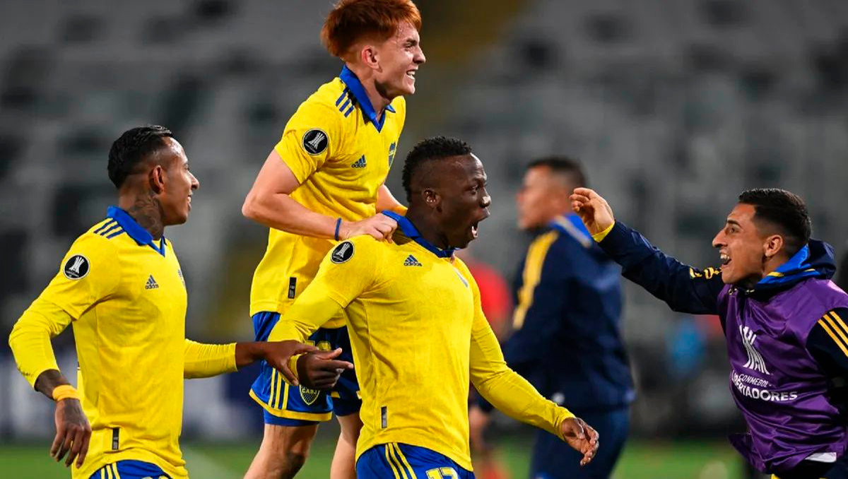 Boca le ganó 2-0 a Colo Colo en Chile: el golazo de Advíncula