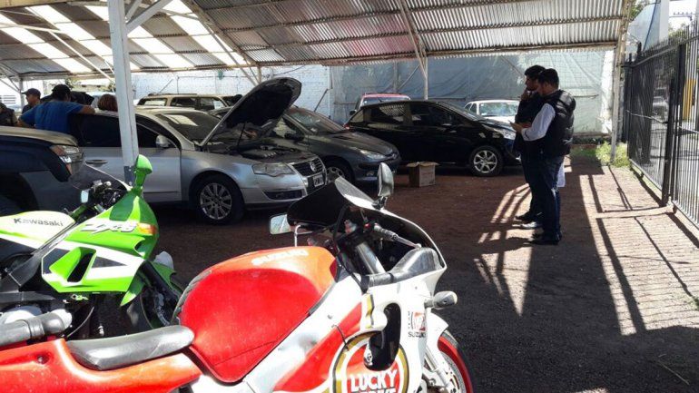 Autos truchos: las víctimas caían por avisos y Facebook
