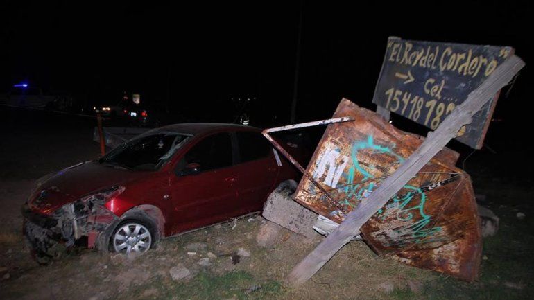 Una conductora ebria arrastró a una policía y chocó cuando la perseguían.