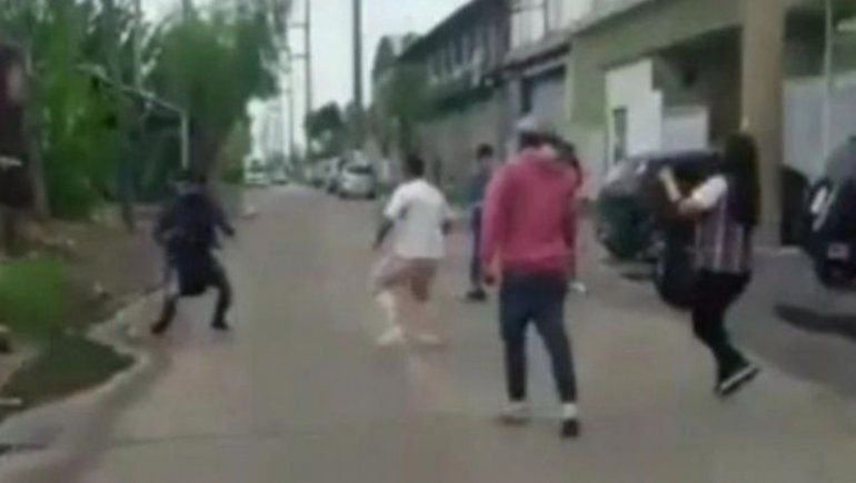 Brutal pelea entre veganos y carniceros en un frigorífico