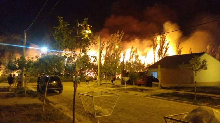 Pánico por un incendio de pastizales en el DVN