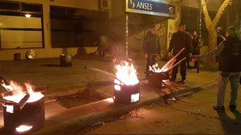 se endurece el conflicto en las oficinas de la anses de cipolletti 