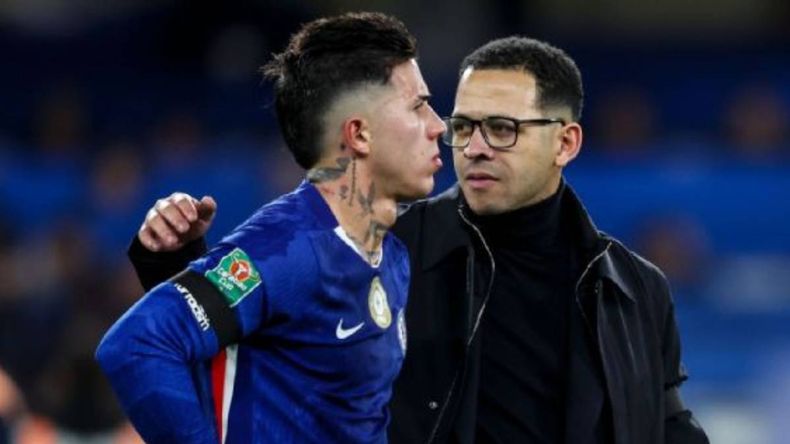 Enzo Fernández y Liam Rosenior. | LMCipolletti.com Enzo Fernández y Liam Rosenior.