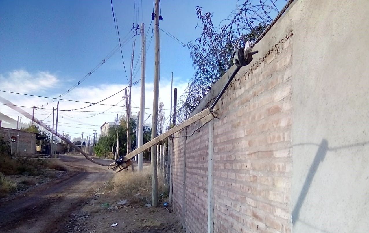 En Las Perlas quieren que los cables viejos los saque Energía