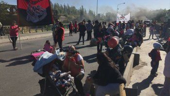 las organizaciones sociales levantaron los cortes entre cipolletti y neuquen 