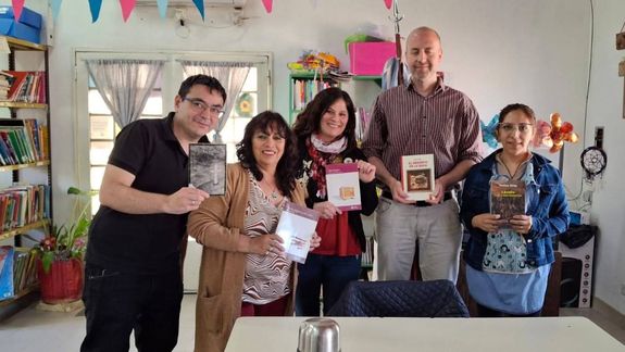 Los escritores Matías Stiep y Santiago Ocampos comparten su pasión literaria.