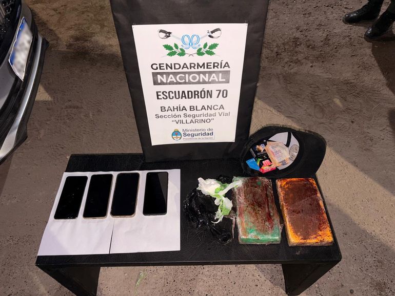 Los tres sujetos, de nacionalidades extranjeras, fueron detenidos.
