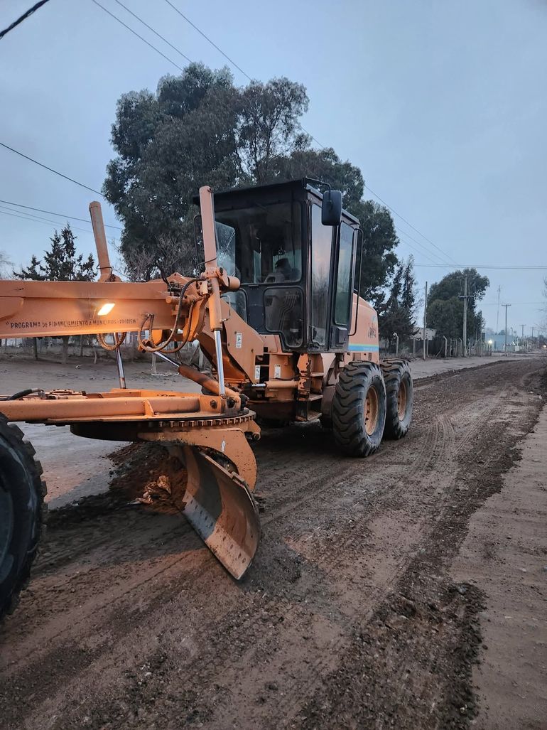 La Delegación Municipal de Las Perlas ya cuenta con una motoniveladora propia para sus labores de reparación de calles. La Delegación Municipal de Las Perlas ya cuenta con una motoniveladora propia para sus labores de reparación de calles.