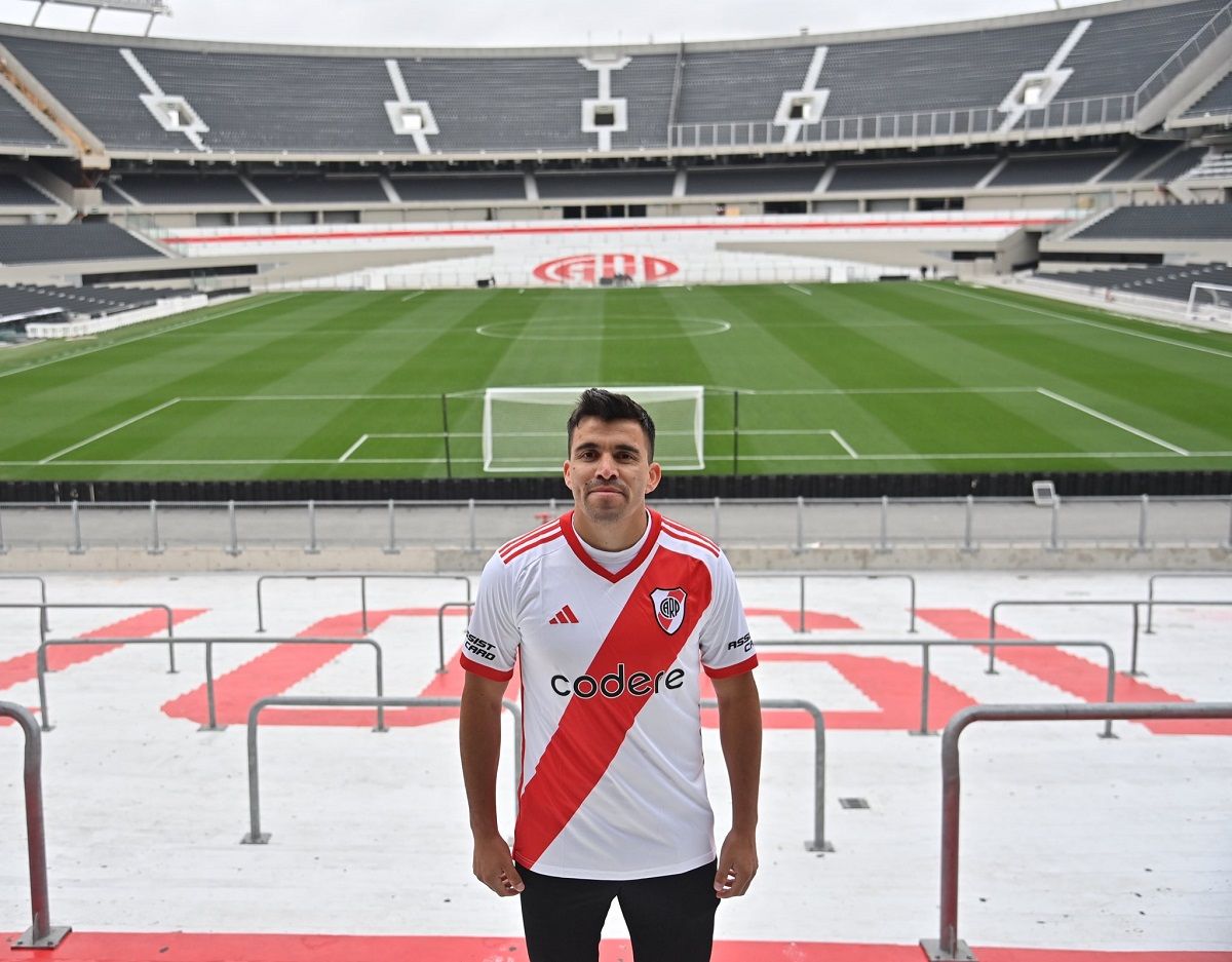 Qué perdió River en el medio de la presentación del Huevo Acuña como refuerzo