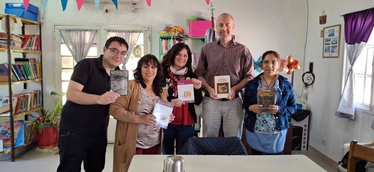 Los escritores Matías Stiep y Santiago Ocampos comparten su pasión literaria.