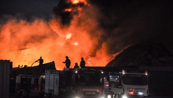 Impresionante incendio consumió una empresa neuquina