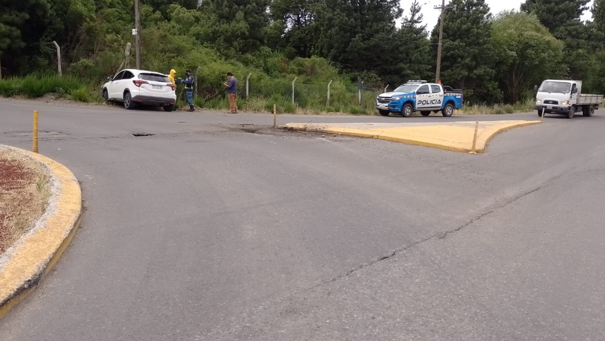 Turista positivo COVID andaba por la calle y terminó chocando