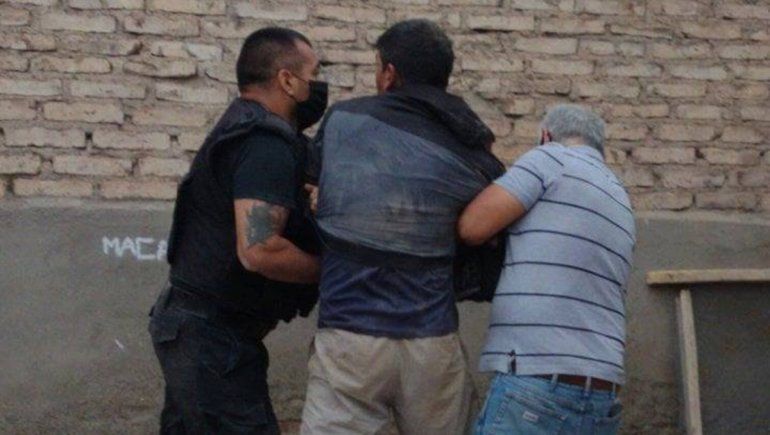 Se metió en su casa para zafar de la Policía y cuando lo detuvieron le dijo que la iba a matar 