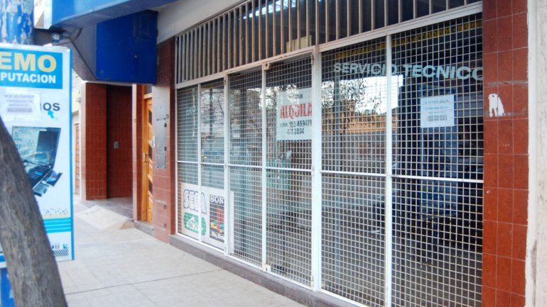 El cierre de locales puso en alerta a los empleados y temen que la situación afecte puestos de trabajo.