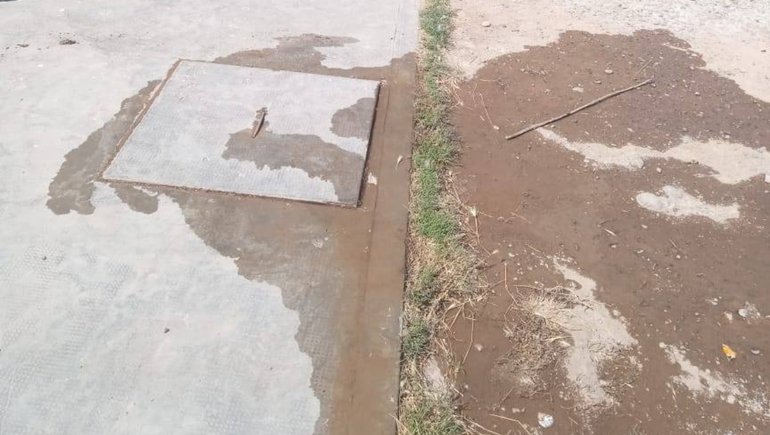 Las cloacas rebalsadas son parte del panorama diario del establecimiento. Las cloacas rebalsadas son parte del panorama diario del establecimiento.