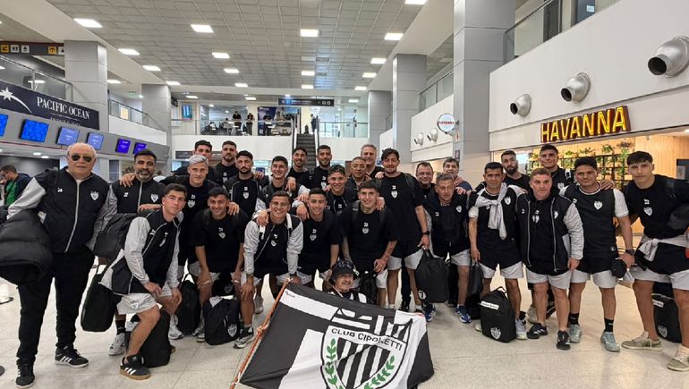 &nbsp;Contenidos  Ilusión albinegra rumbo a Salta: los hinchas coparon el aeropuerto para despedir al equipo. Foto: Juan Pablo Andrez.