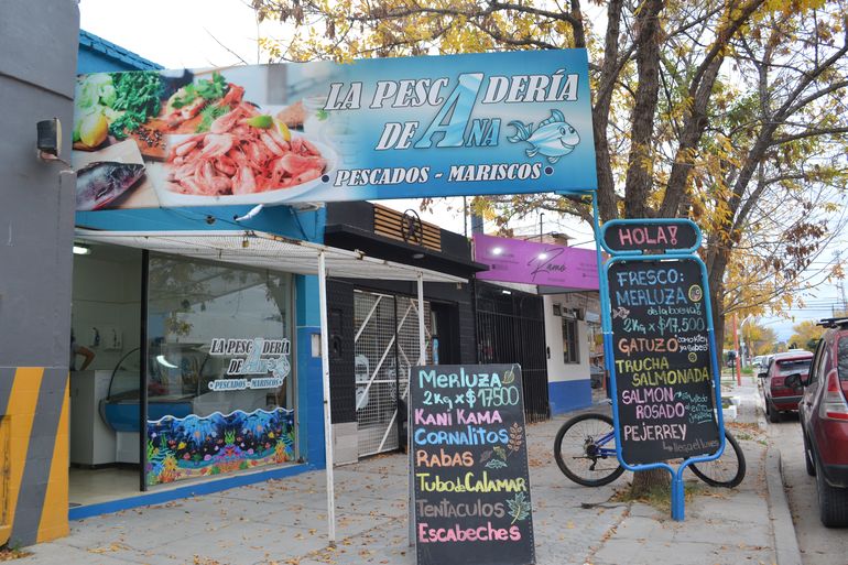 La pescadería De Ana esta ubicada en calle La Esmeralda 944.