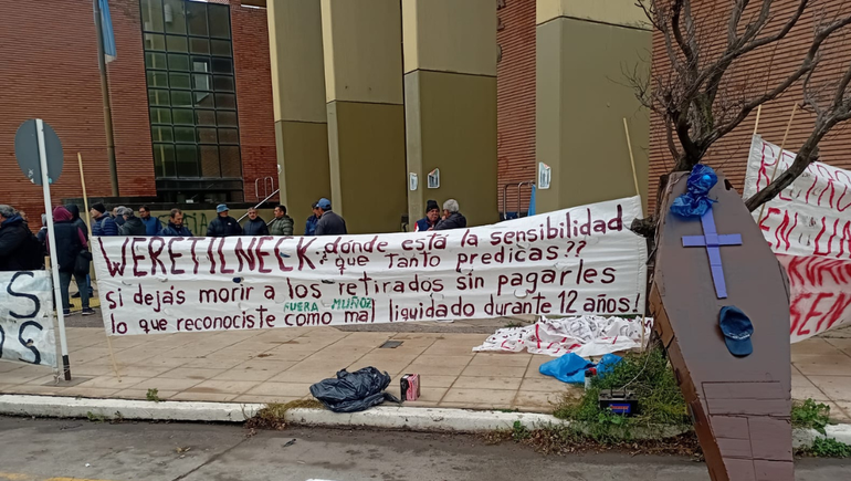 Retirados de la Policía a Facundo López: Que tenga empatía, no merecemos un trato tan vulgar