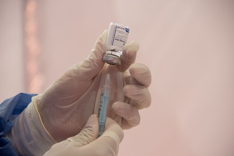 COVID: se duplicaron los casos en el país y recomiendan aplicarse vacunas de refuerzo