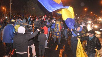 Los hinchas de Boca festejaron en Roca y España, como es tradición.