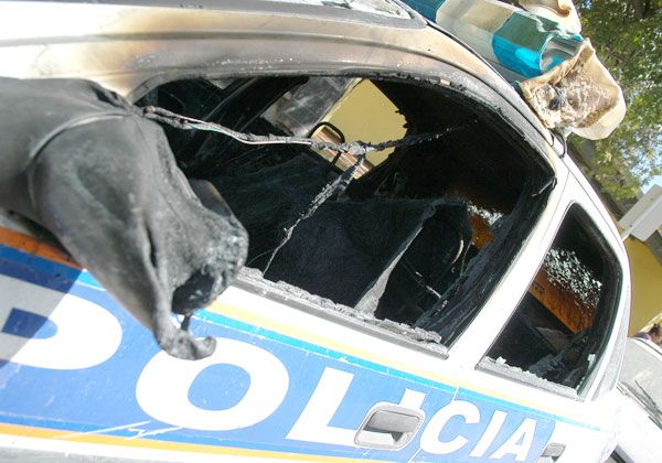 Incendiaron un patrullero frente a la Comisaría 32