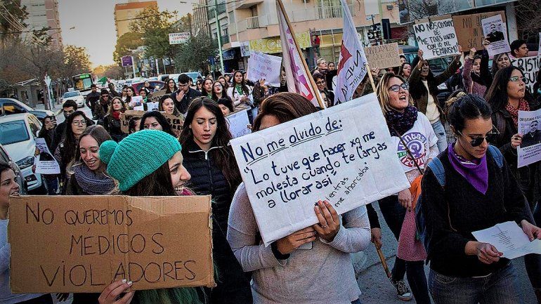La UNCo evitará el contacto entre la estudiante y el joven denunciado por abuso