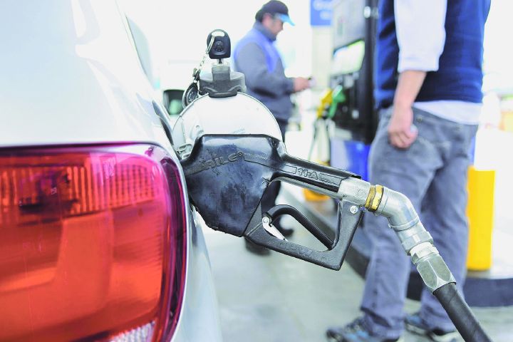 En Argentina avanza la implementación del sistema de autocarga en las estaciones de servicio.