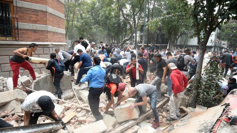 Se registraron al menos 49 muertos tras el terremoto de 7.1