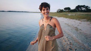 desnuda y reflexiva: calu sin ropa en sus redes