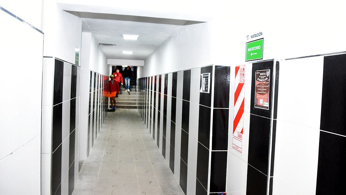 Nuevos vestuarios en el natatorio del Club Cipolletti: cómo quedaron y cuánto salieron