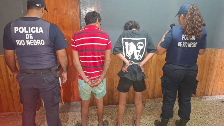 El hombre y la mujer detenidos por el robo de una casa. Los vecinos se movilizaron e impidieron que escaparan.&nbsp; 