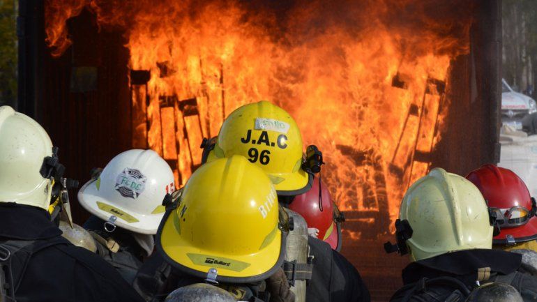 Ayer realizaron prácticas para combatir el fuego en la Isla Jordán.
