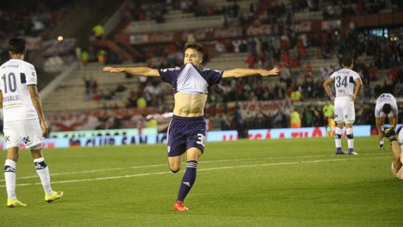 El neuquino Moya entró y anotó su primer gol en River