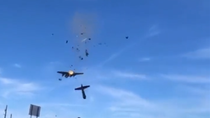 video: dos aviones chocaron durante un festival aereo en estados unidos
