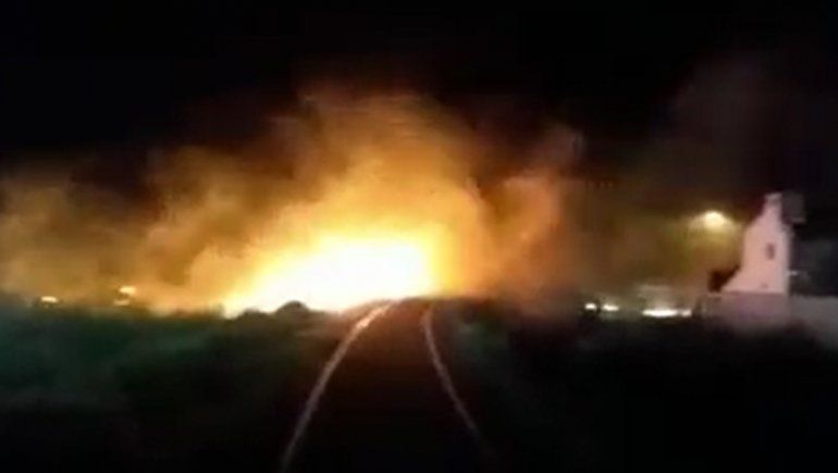 Susto por un incendio de pastizales cerca de las vías