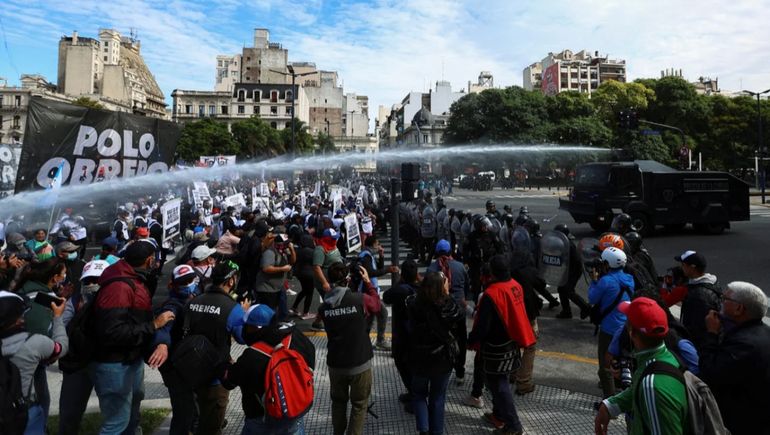 Caos en la Avenida 9 de Julio en Buenos Aires