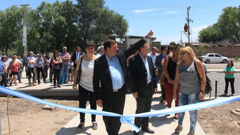 El gobernador Alberto Weretilneck y el intendente Aníbal Tortoriello realizaron el tradicional corte de cintas.