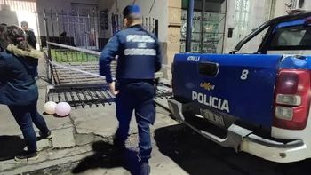 cordoba: nene de cuatro anos estaba en un cumpleanos, se le cayo un porton y murio