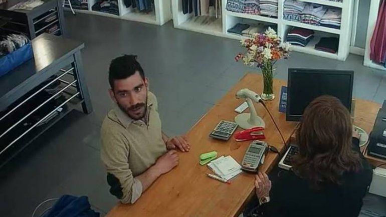 Se robó el celular de un local en Roca y lo escracharon en las redes