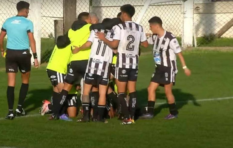 Cipo mostró su fútbol en Otamendi y sigue como único puntero