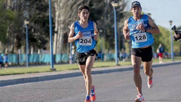 Tony Ruiz durante su paso por la carrera Aniversario de Roca.