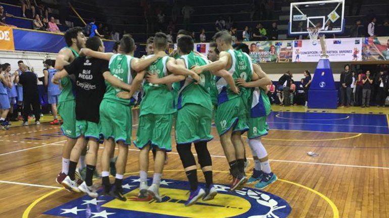 El básquet masculino le ganó con altura la final a La Pampa.